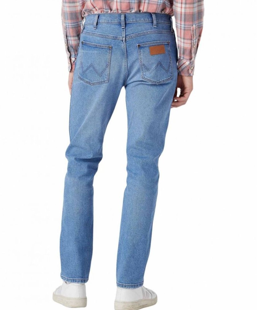 Herren Wrangler Tapered | Wrangler Larston Jeans Tapered In Hellblauer Waschung